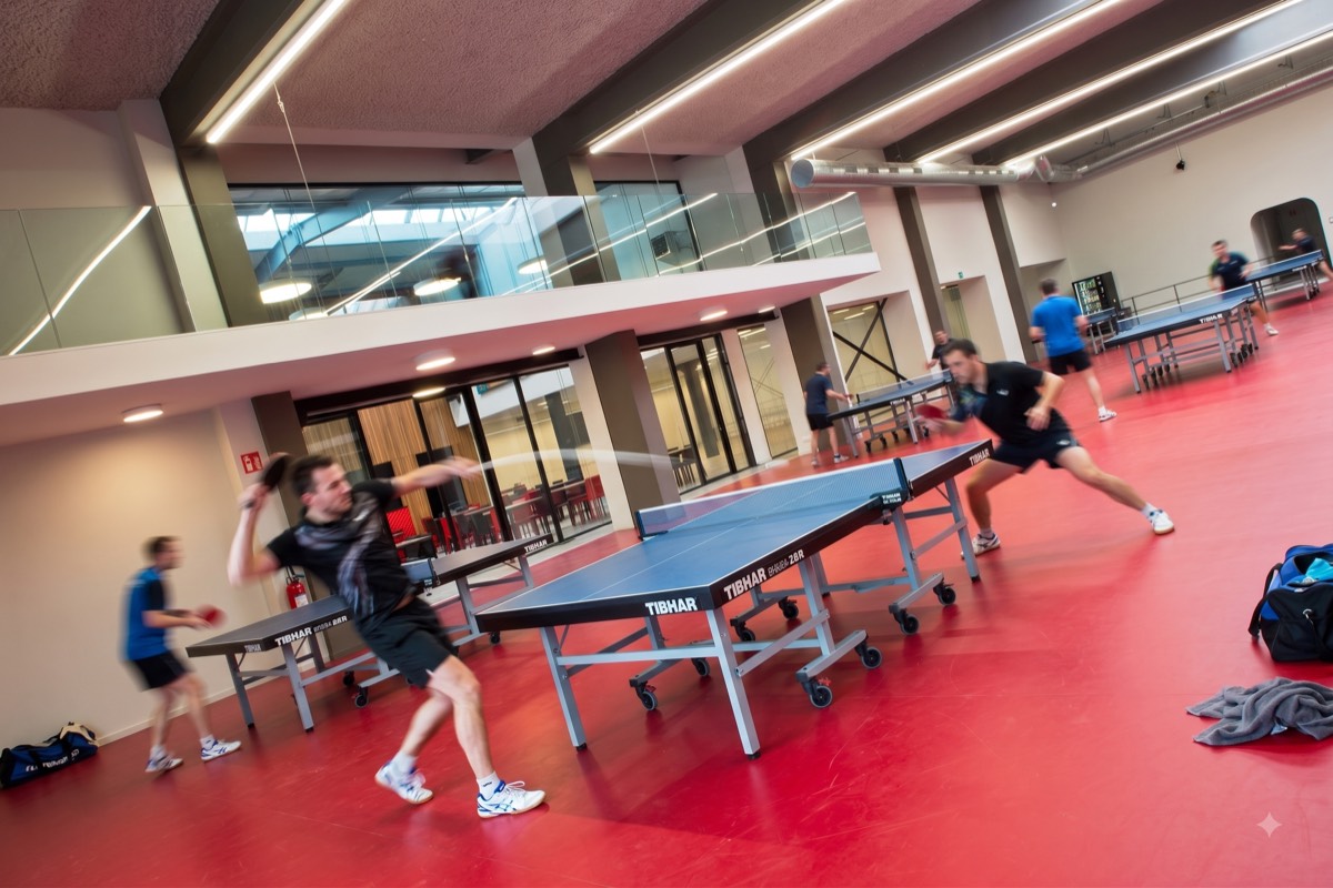 Pingpong, pool en darts bij QLT